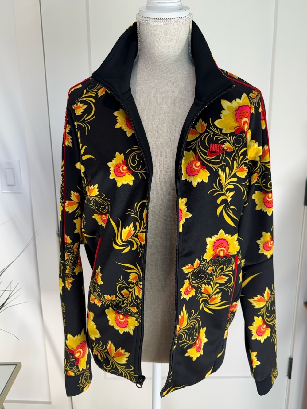 Nike Floral Track Jacket Full Zip Black Yellow Red Women’s Size Small